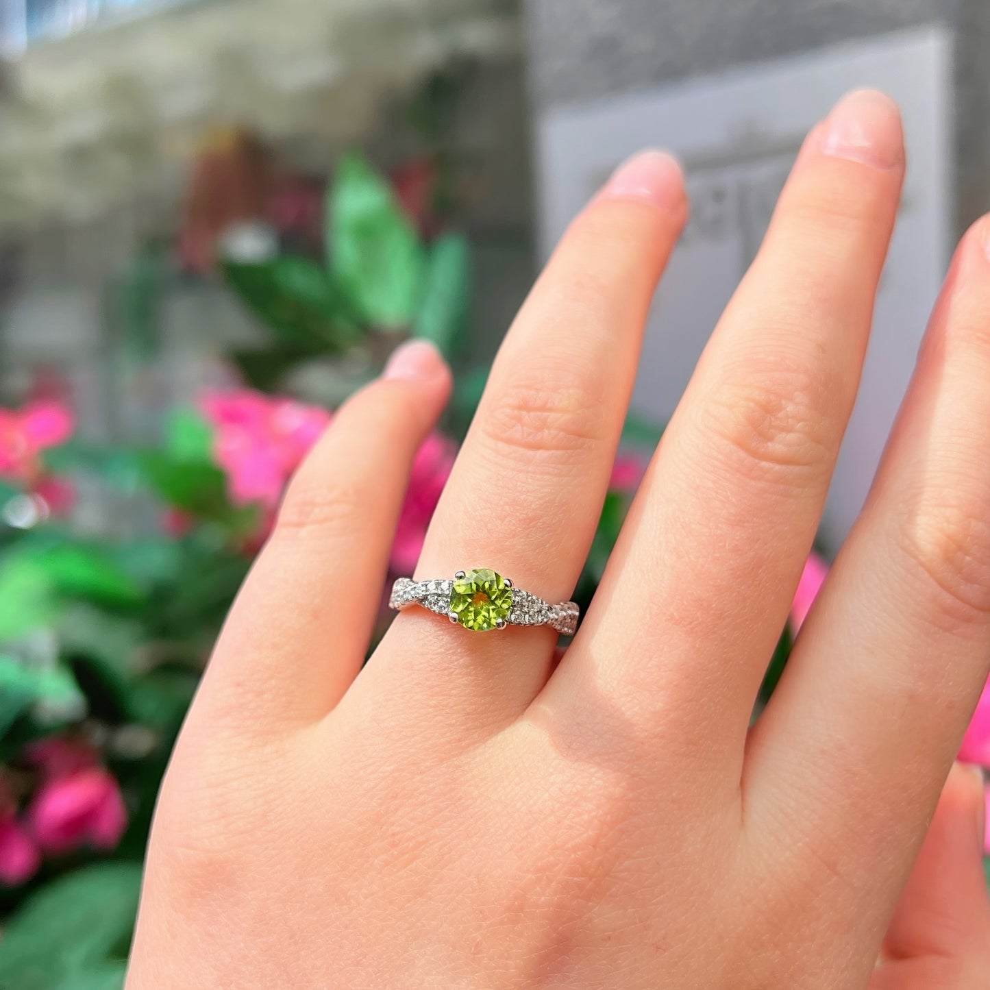 Vintage 9ct White Gold Peridot and Cubic Zirconia Ring - Size N