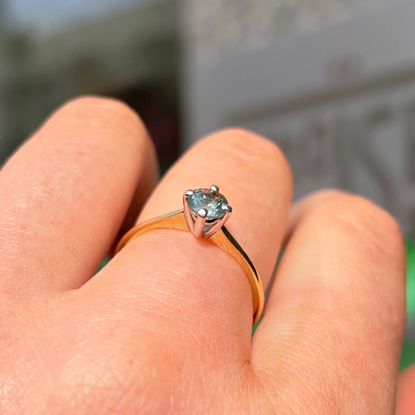 Vintage 18ct Yellow Gold Green Sapphire Solitaire Ring - Size P