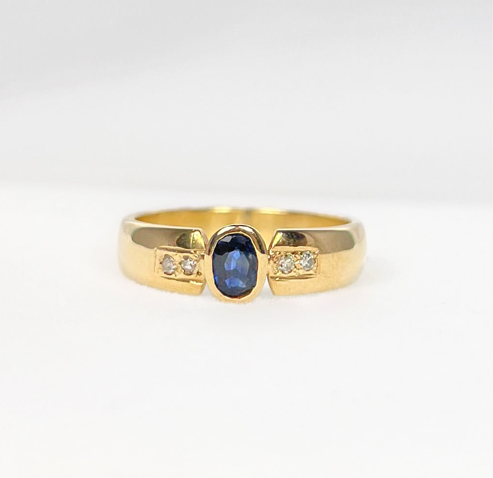 Vintage Chunky 9ct Yellow Gold Sapphire Diamond Ring Everyday Ring - Size M