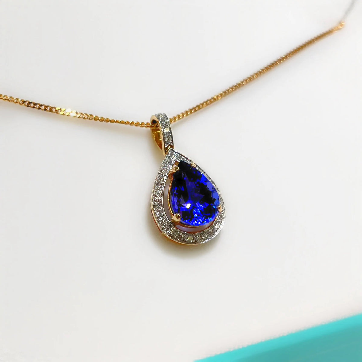Vintage Pear Shaped Blue Tanzanite and Diamond 18ct Yellow Gold Necklace