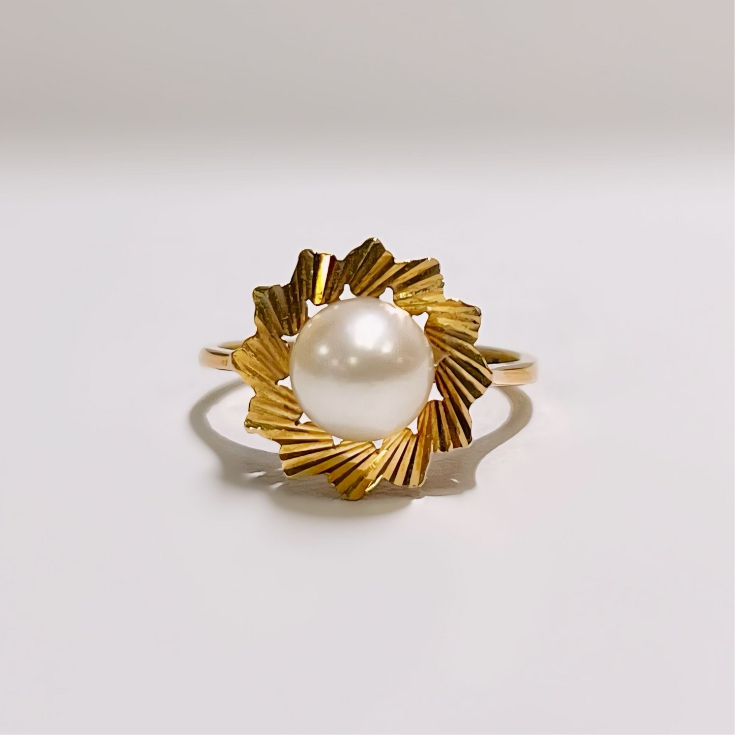 Retro 9ct Yellow Gold Pearl Ring - Size M