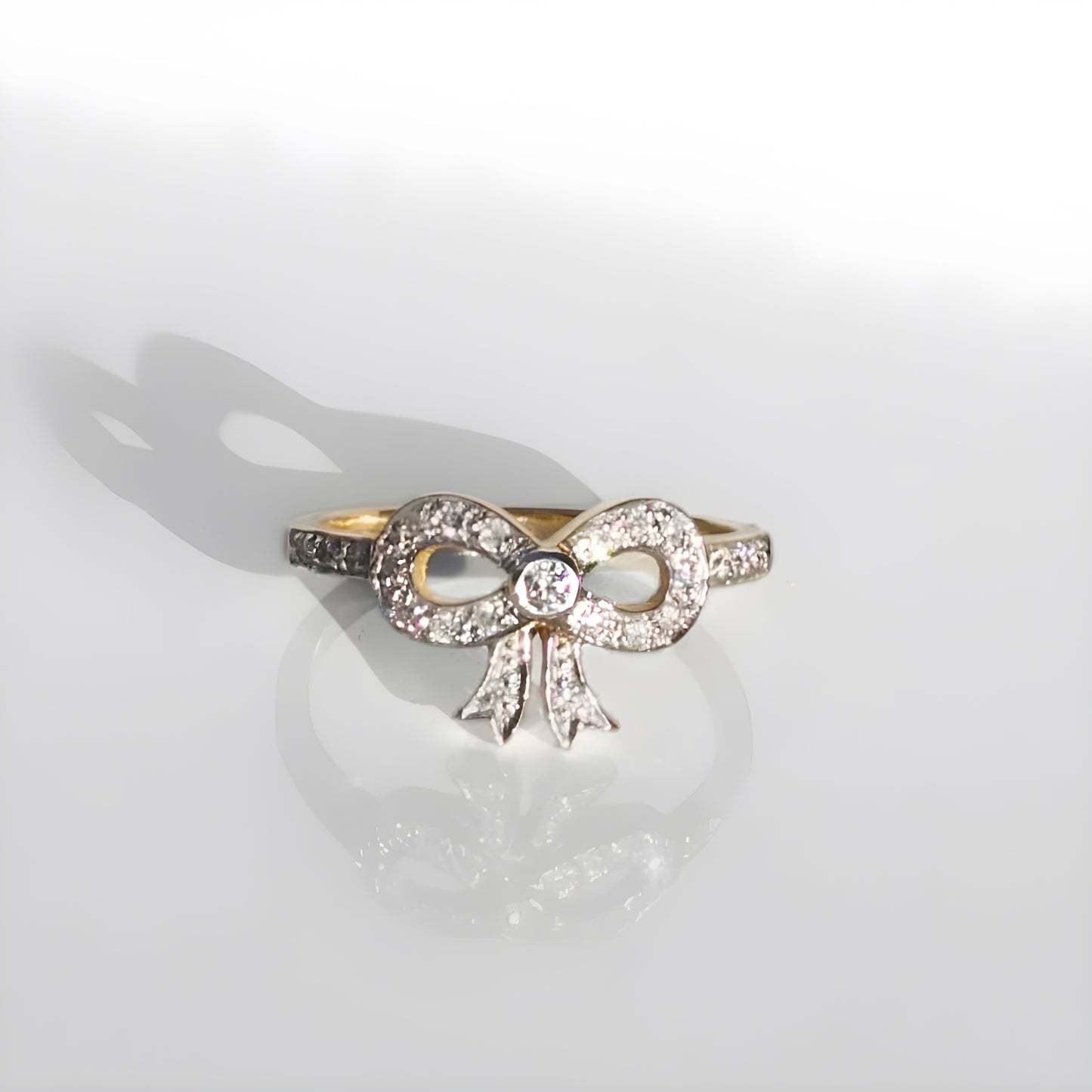 Cute 9ct Yellow Gold Diamond Ribbon/Bow Ring - Size M ½