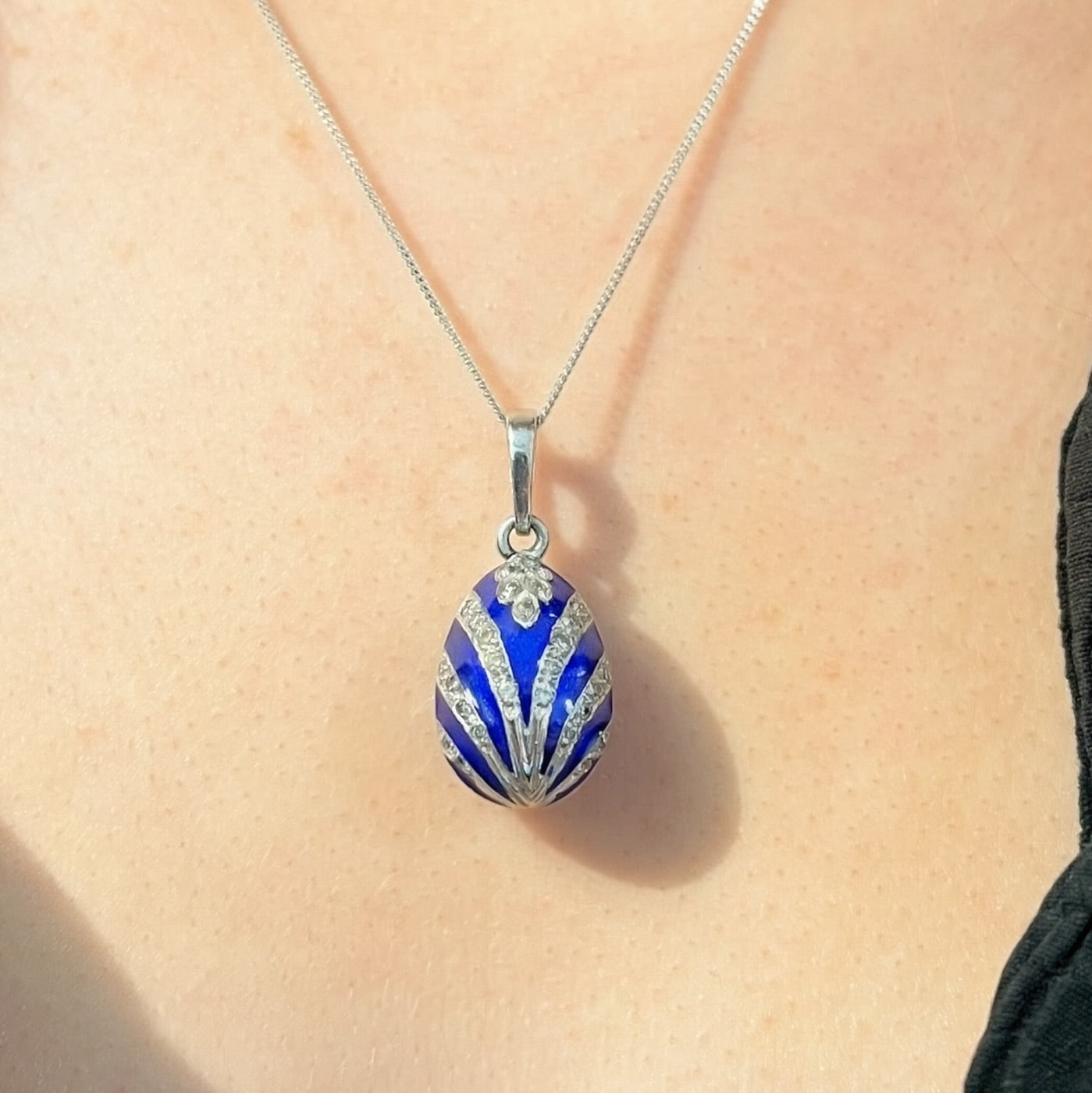 Vintage 14ct White Gold Blue Enamel Egg Necklace