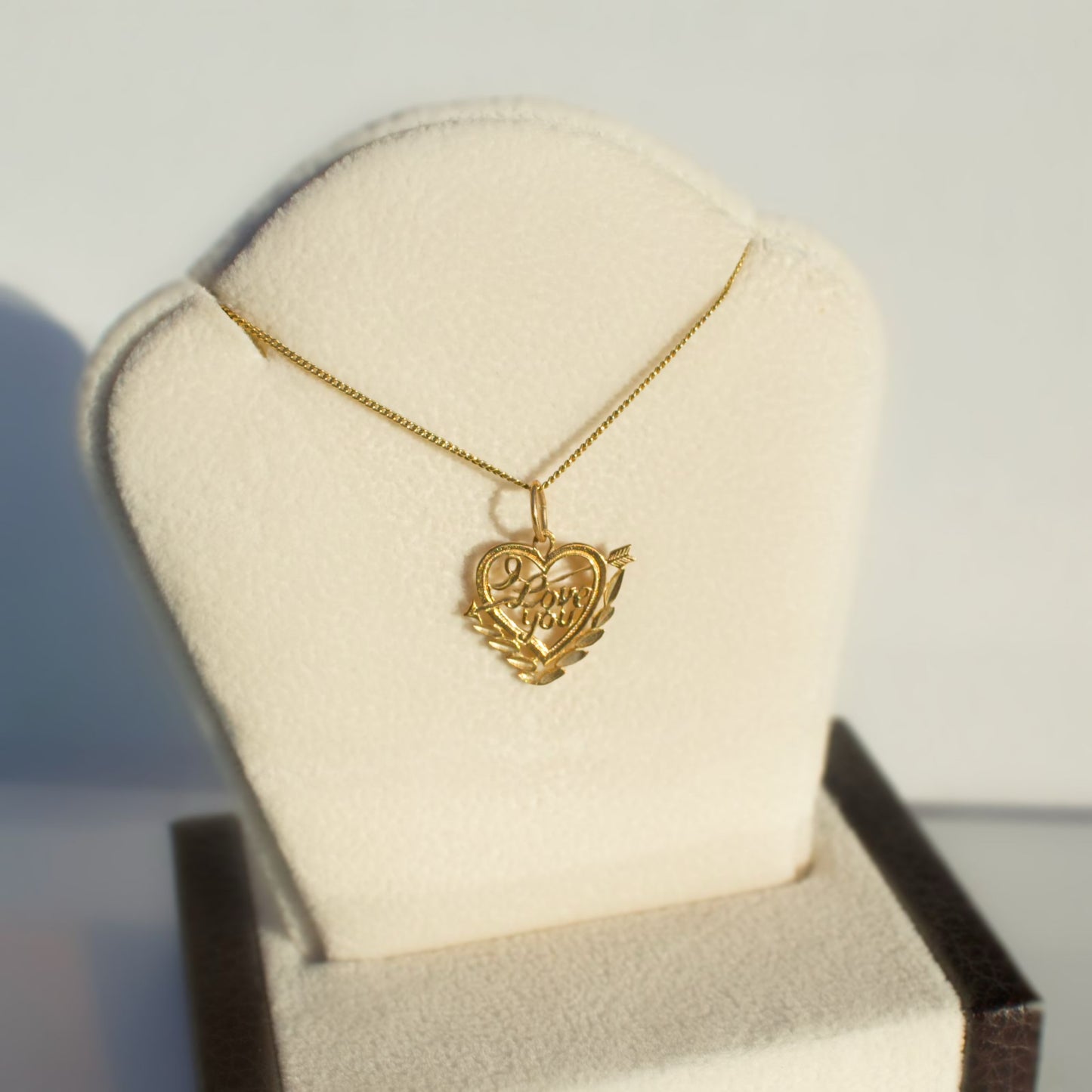 Sweet Vintage 9ct Yellow Gold ‘I Love You’ Arrow Heart Charm Pendant