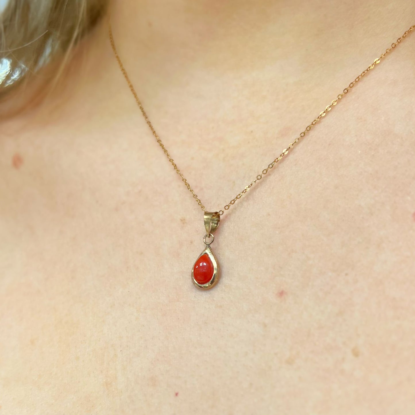 Rare and Timeless 9ct Yellow Gold Dainty Pear Shaped Coral Necklace