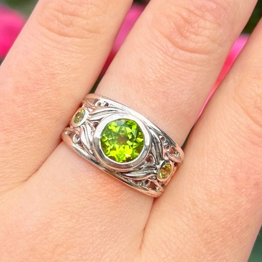 Ornate Chunky Sterling SIlver Nature-inspired Peridot Ring - Size T