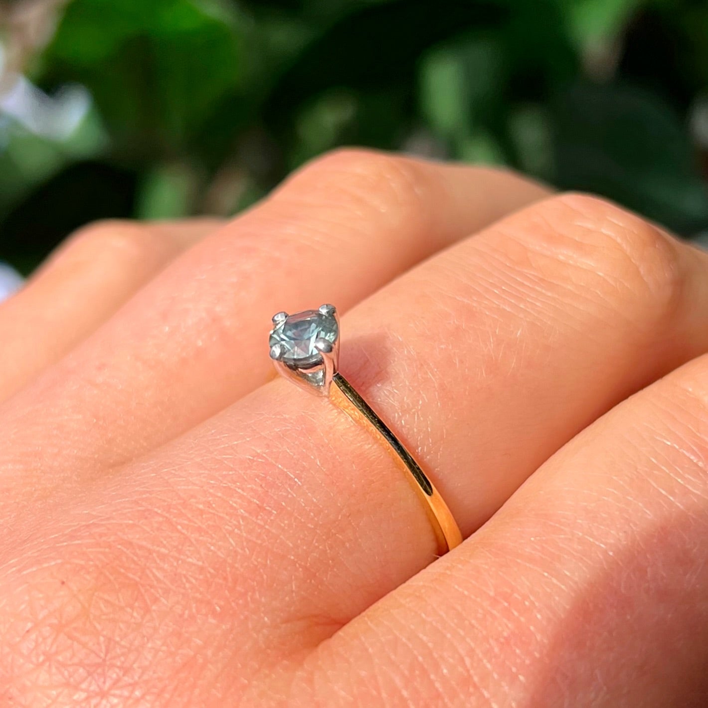 Vintage 18ct Yellow Gold Green Sapphire Solitaire Ring - Size P