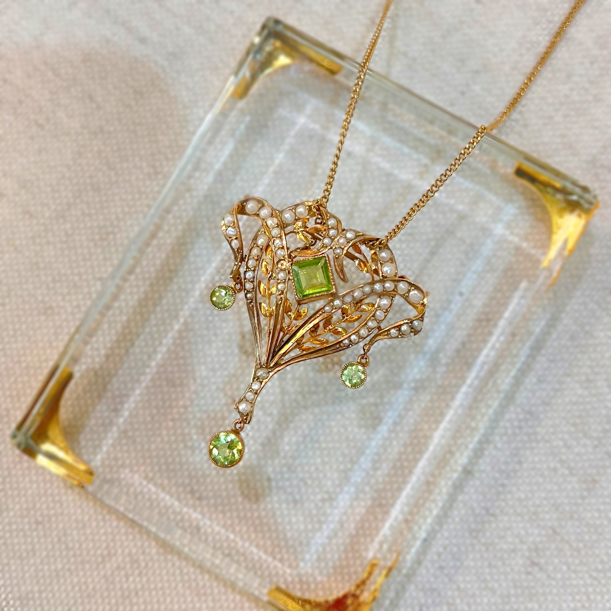 Antique Edwardian Seed Pearl and Peridot 9ct Yellow Gold Brooch/Pendant Lavalier