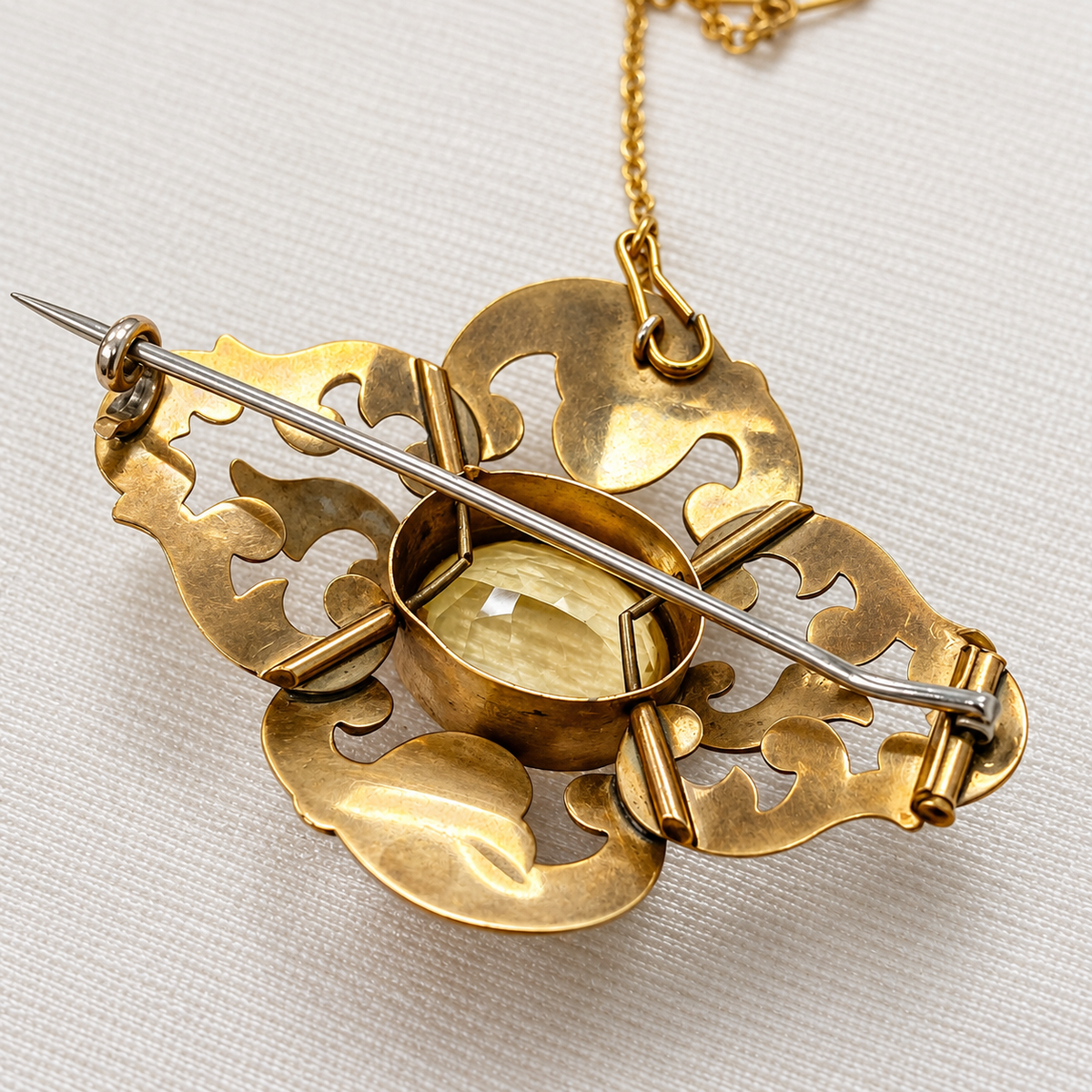 Victorian Golden Citrine 9ct Yellow Gold Brooch (with safety chain)
