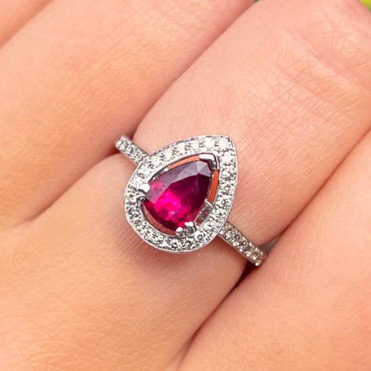 Spectacular 18ct White Gold Red Ruby and Diamond Pear Shaped Ring - Size N