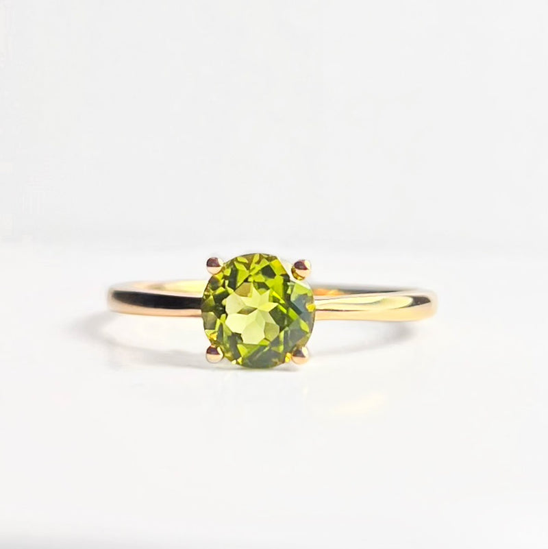 Vintage 9ct Yellow Gold Round Peridot Solitaire Stacking Ring - Size O ½