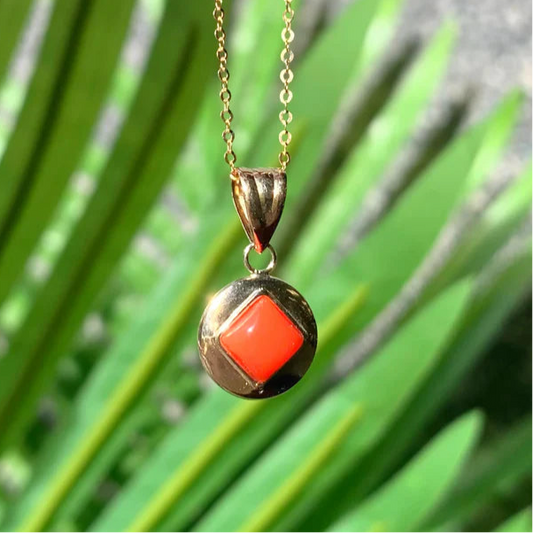 Rare and Timeless 9ct Yellow Gold Large Coral Disc Necklace