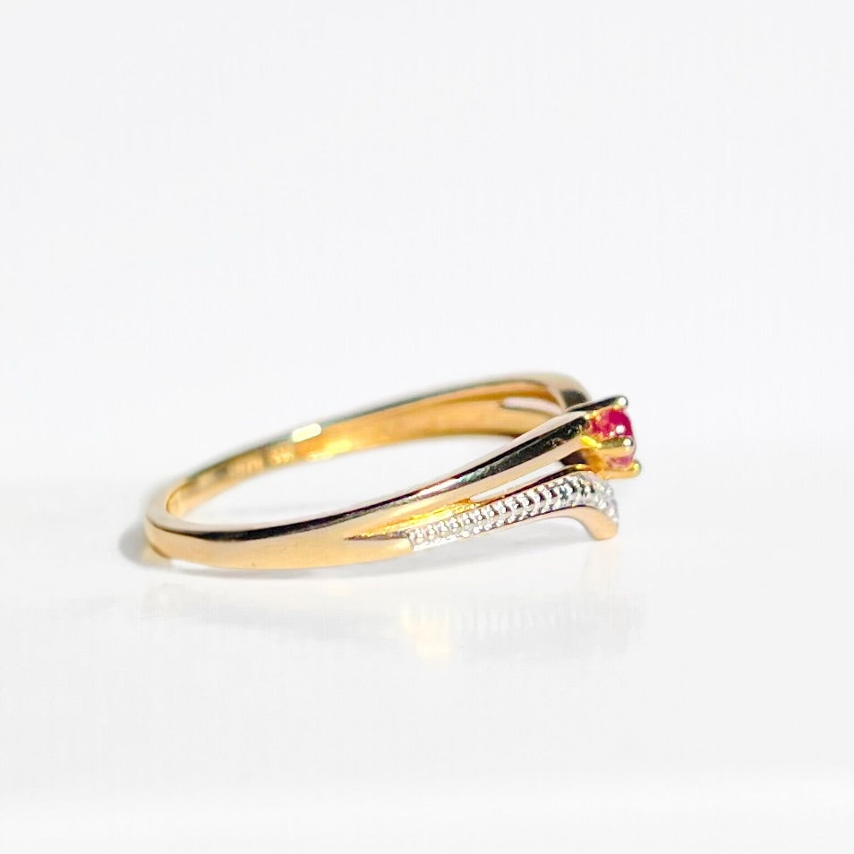 Vintage Ruby 9ct Yellow Gold Wishbone Stacking Ring | Size P