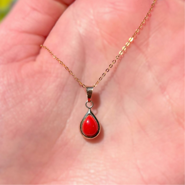 Rare and Timeless 9ct Yellow Gold Dainty Pear Shaped Coral Necklace