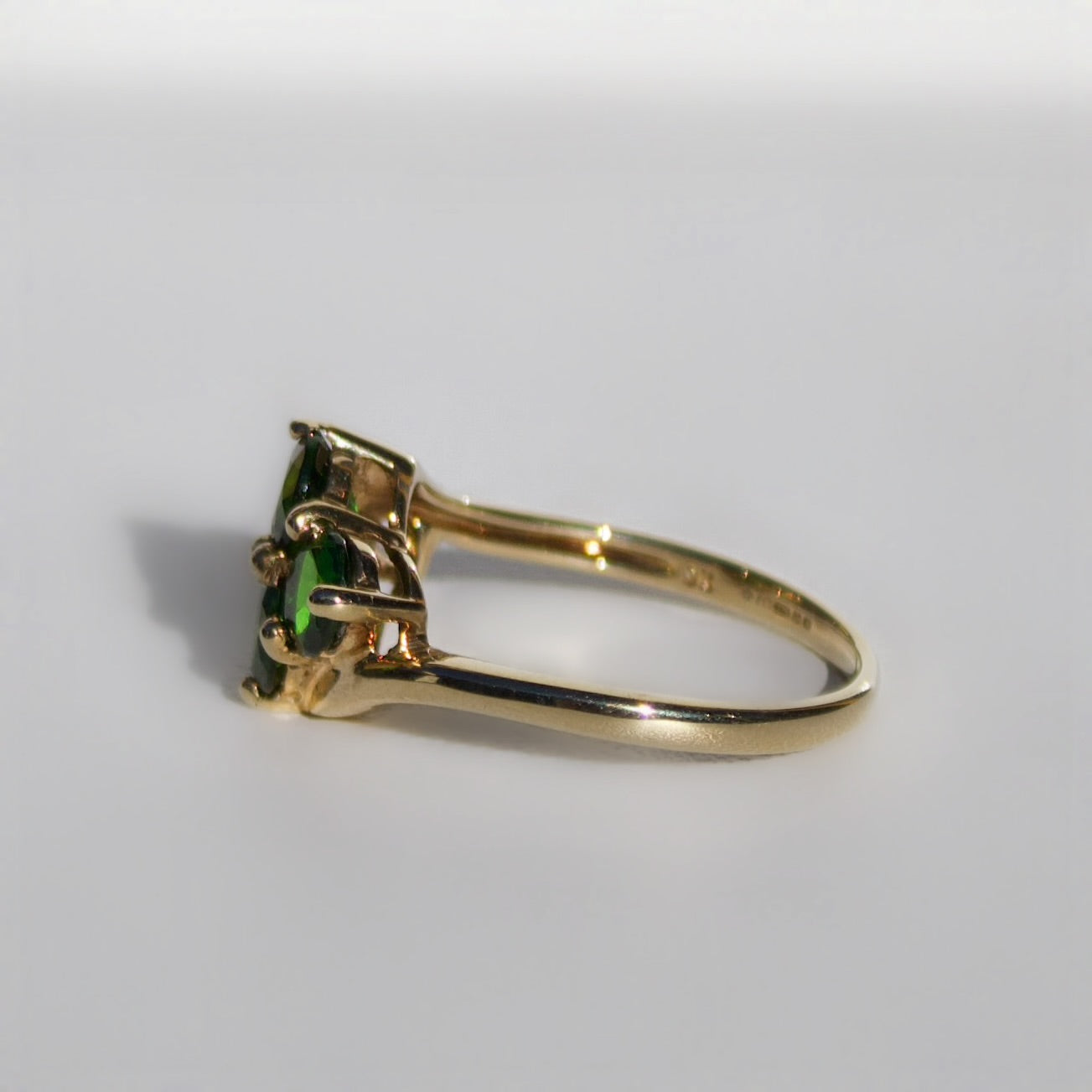 Vintage Floral Inspired 9ct Yellow Gold Russian Diopside Clover Ring - Size N1/2