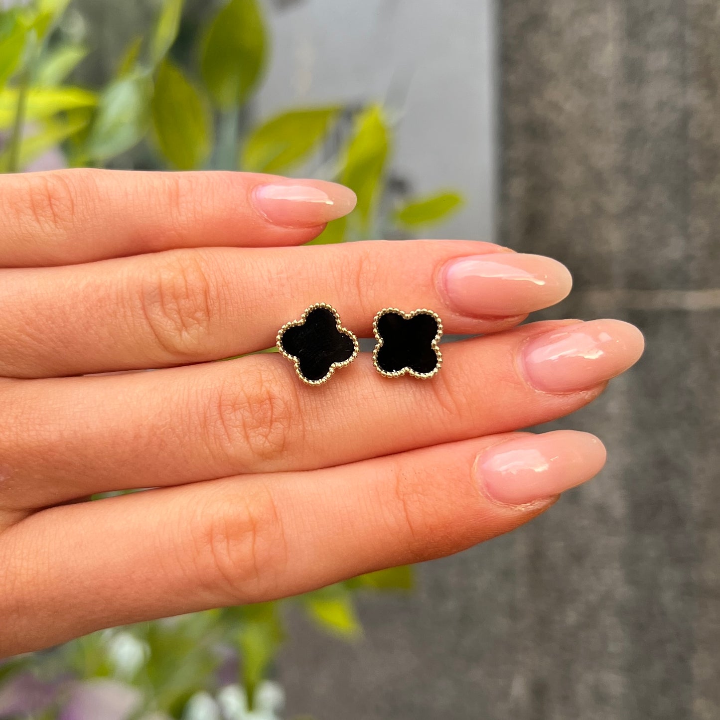 9ct Yellow Gold Black Onyx Clover Stud Earrings