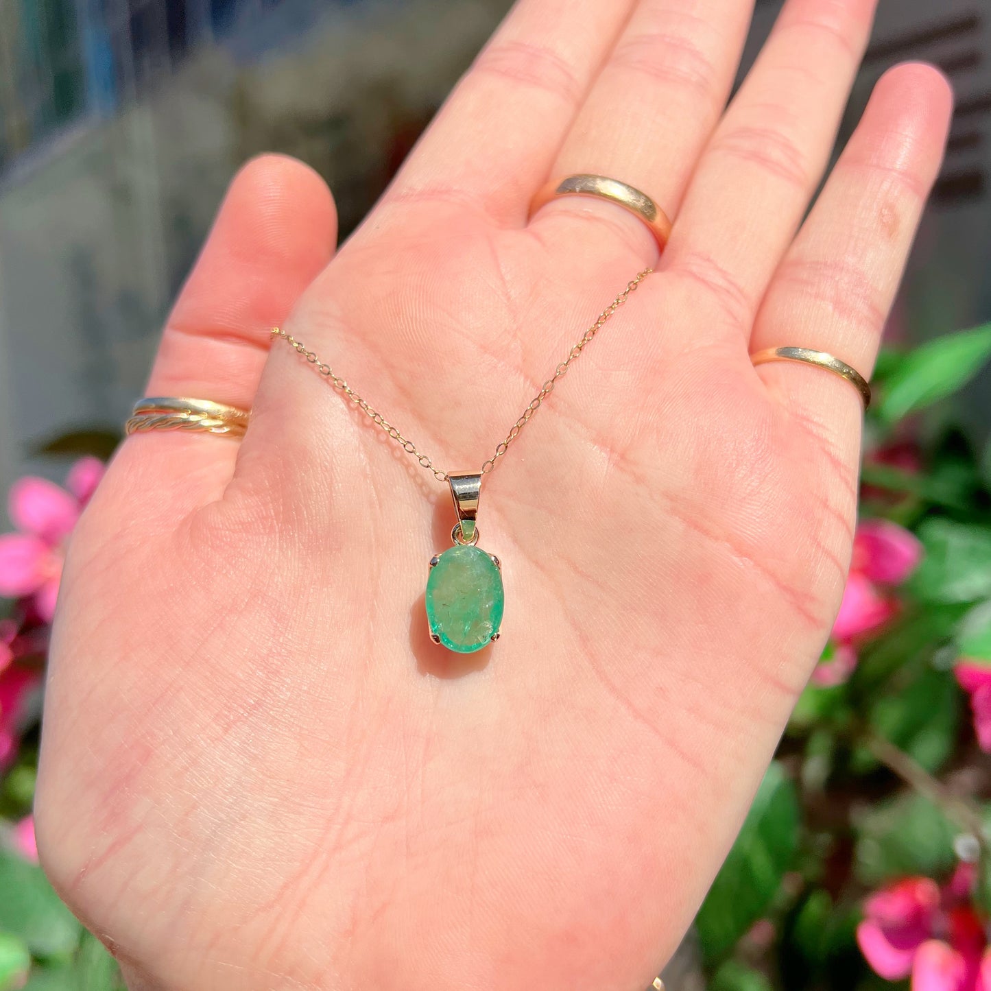 9ct Yellow Gold 3ct Oval-Cut Faceted Emerald Solitaire Necklace