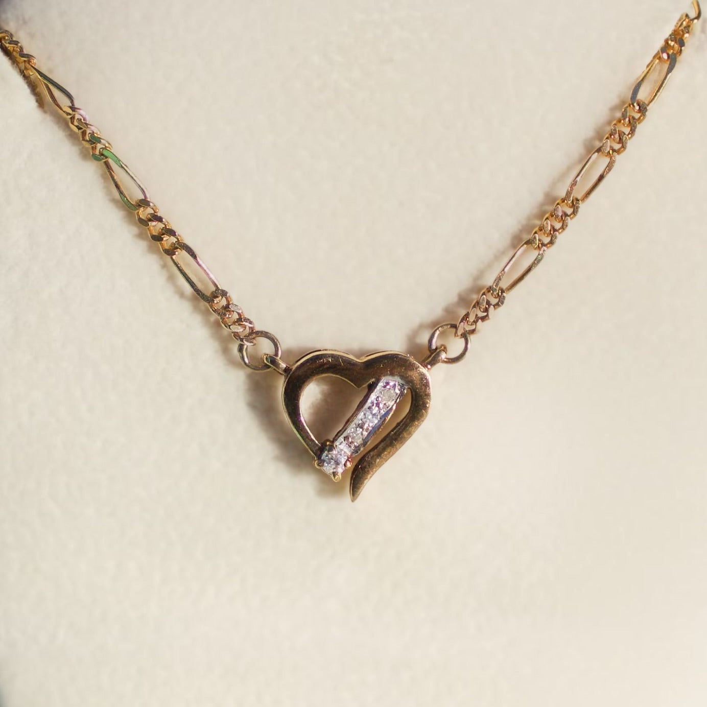 Vintage 9ct Yellow Gold Diamond Heart Shaped Figaro Chain Everyday Necklace