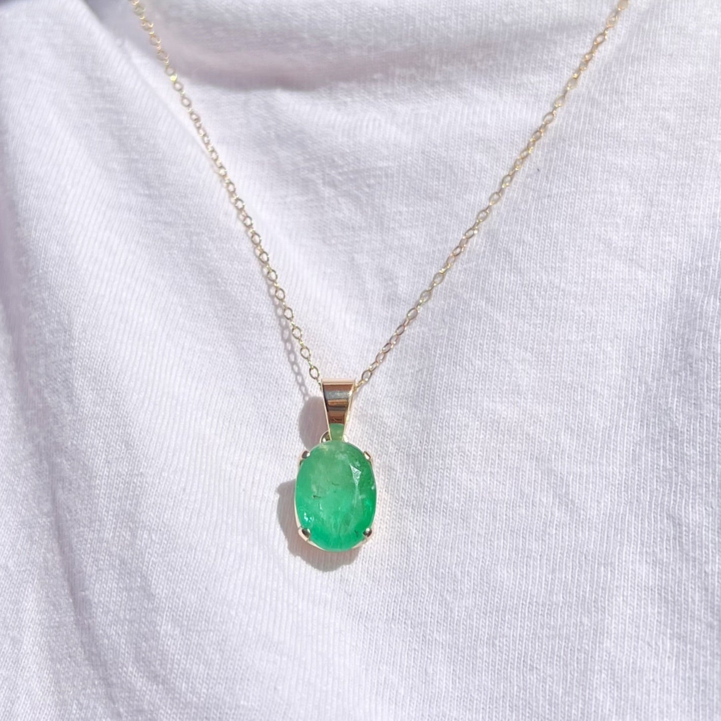9ct Yellow Gold 3ct Oval-Cut Faceted Emerald Solitaire Necklace