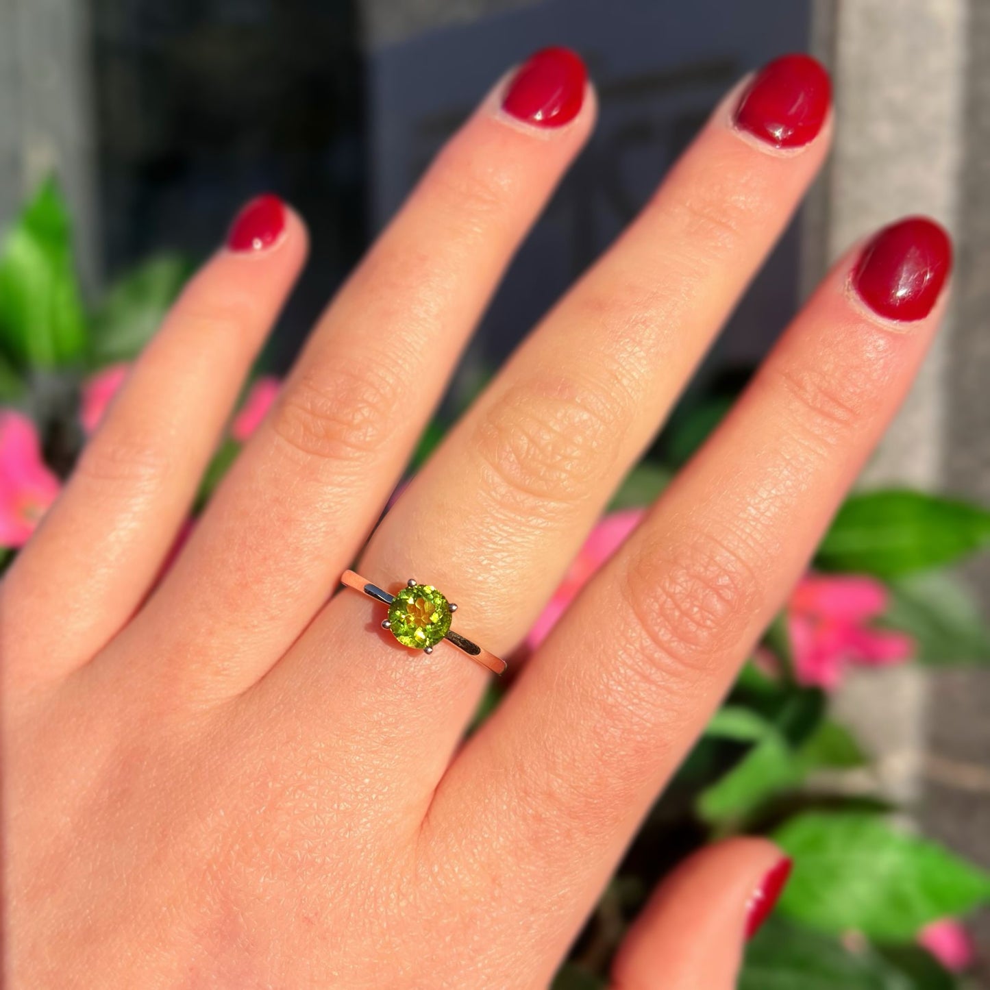 Vintage 9ct Yellow Gold Round Peridot Solitaire Stacking Ring - Size O ½