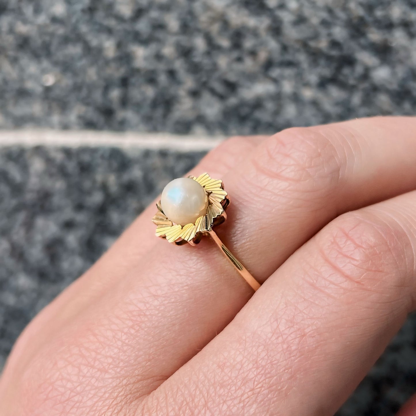 Retro 9ct Yellow Gold Pearl Ring - Size M