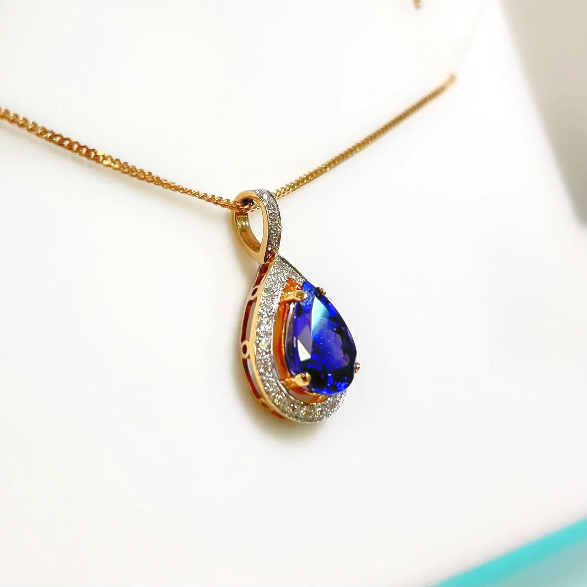 Vintage Pear Shaped Blue Tanzanite and Diamond 18ct Yellow Gold Necklace