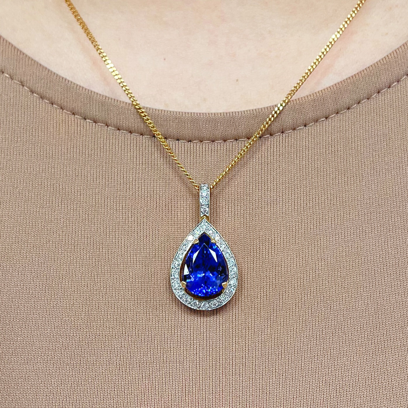 Spectacular Quality Vintage 18ct Yellow Gold Pear Shaped Blue Tanzanite and Diamond Necklace