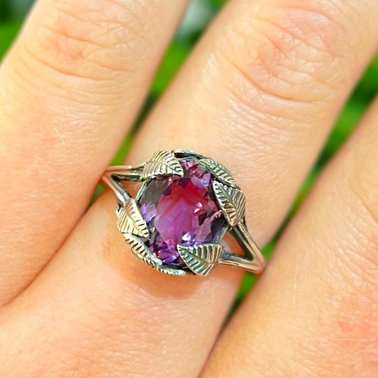 Nature-inspired Sterling Silver Oval Amethyst Leaf Ring - Size O