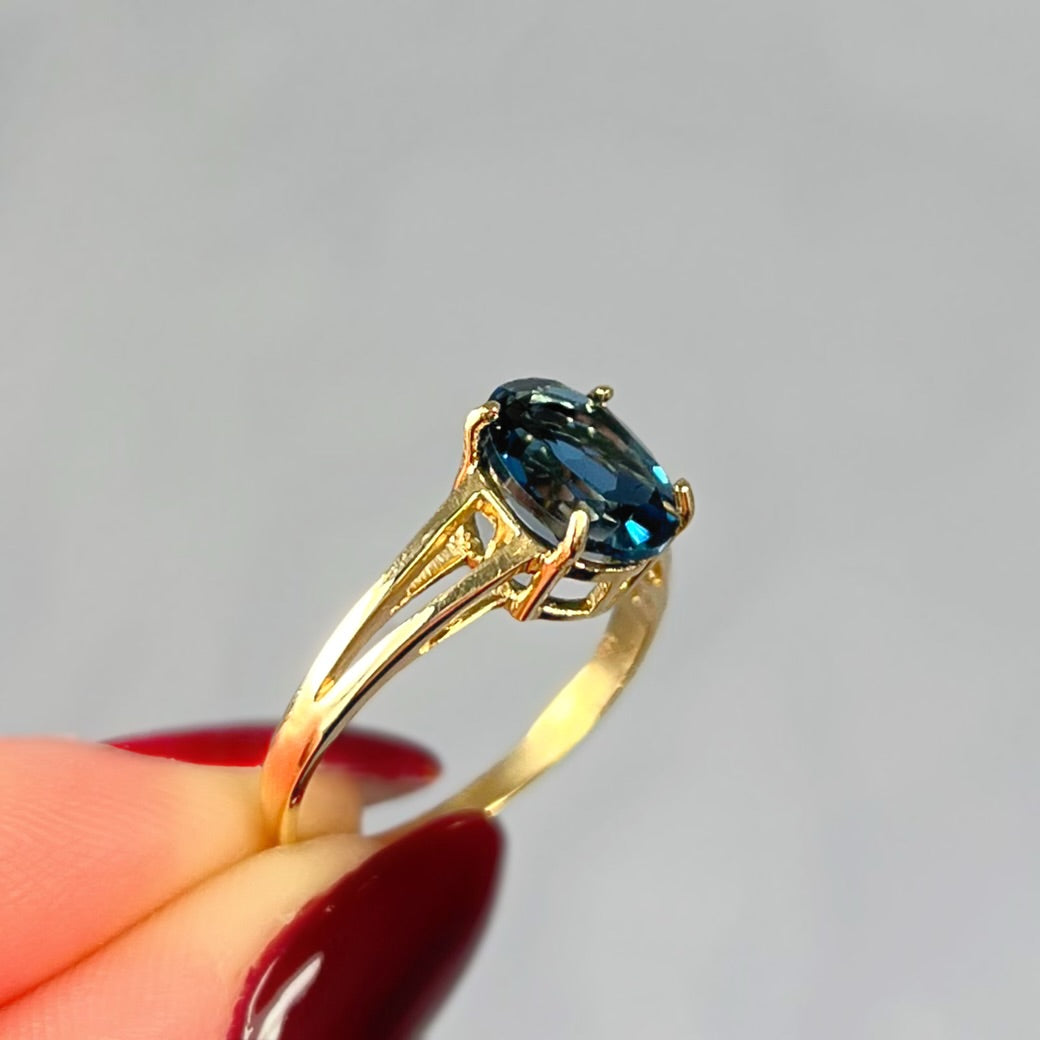 Vintage 9ct Yellow Gold London Blue Topaz Split Shoulder Solitaire Ring - Size M1/2