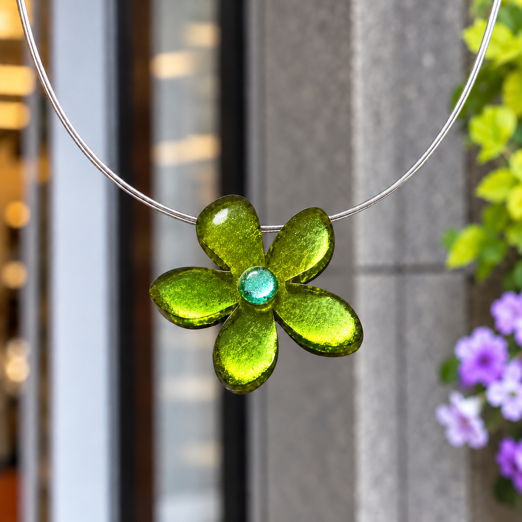 Zest Small Flower Necklace | Watch This Space