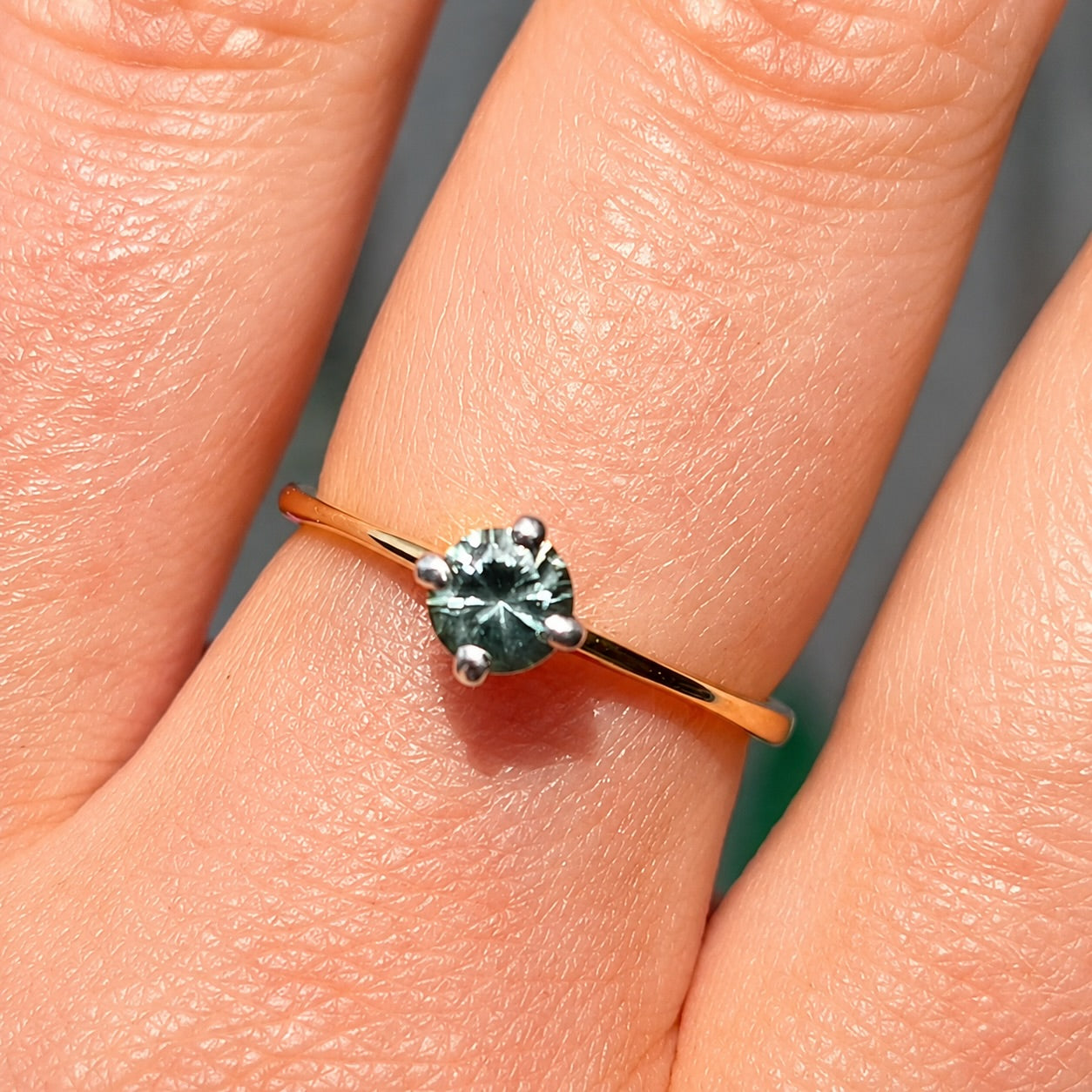 Vintage 18ct Yellow Gold Green Sapphire Solitaire Ring - Size P