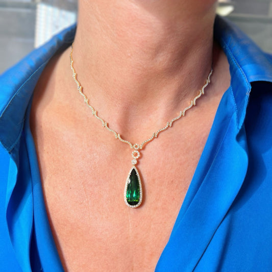 Regal 18ct Yellow Gold 8.78ct Green Tourmaline and Diamond Teardrop Necklace
