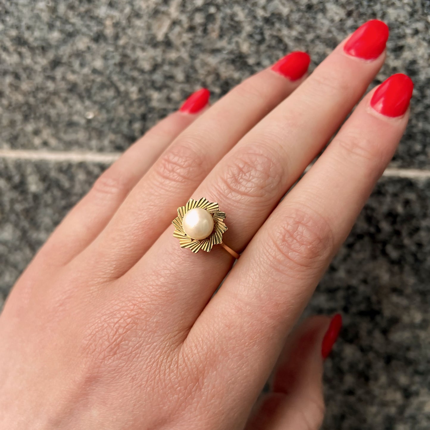 Retro 9ct Yellow Gold Pearl Ring - Size M