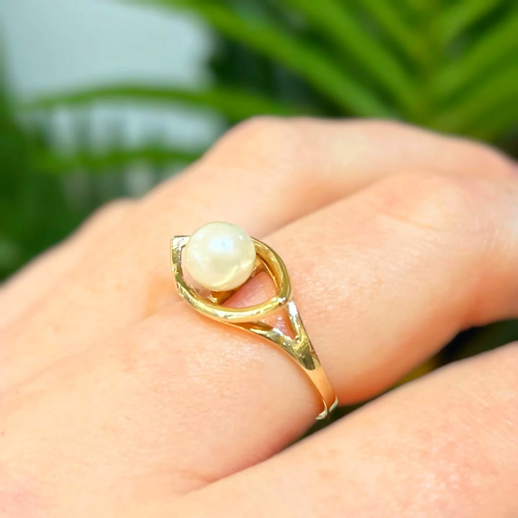 Vintage Freshwater Pearl 9ct Yellow Gold 'Eye of Horus' Ring | Size N