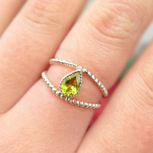 Unusual Sterling Silver Pear-shaped Peridot Dress Ring - Size M ½