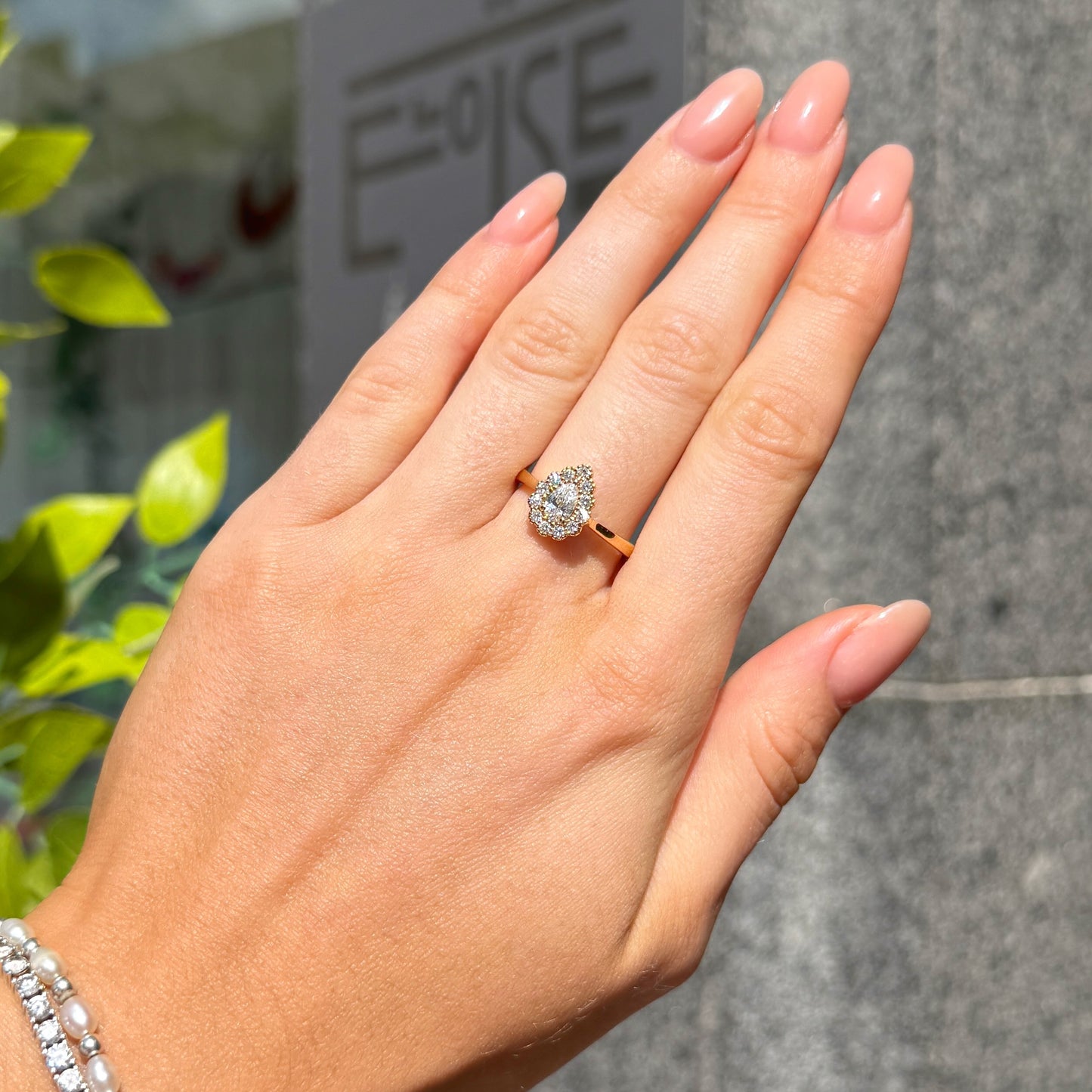 18ct Yellow Gold Pear Shaped Diamond Ring - Size M