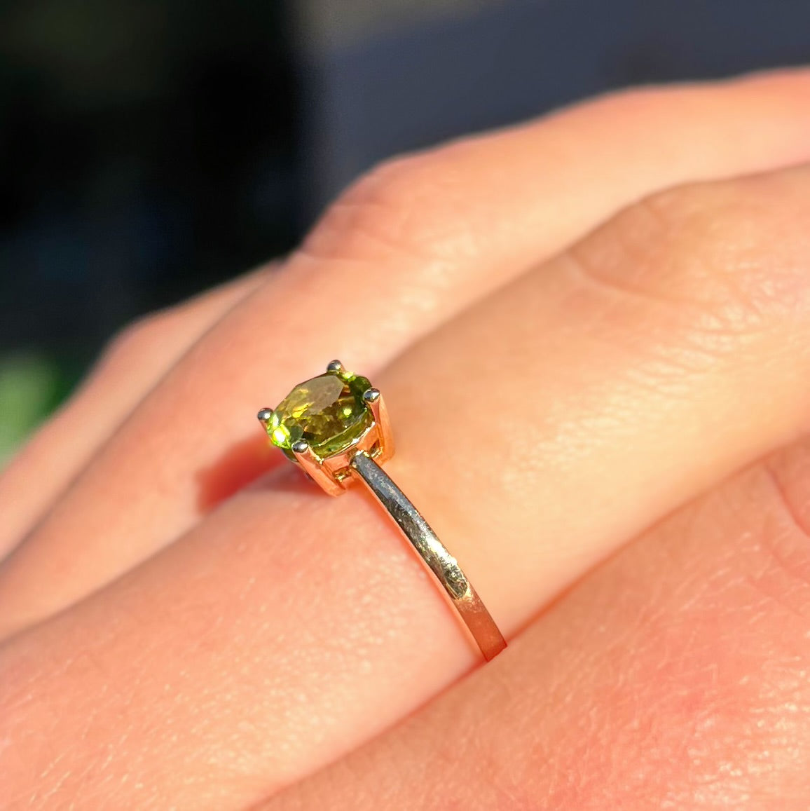 Vintage 9ct Yellow Gold Round Peridot Solitaire Stacking Ring - Size O ½