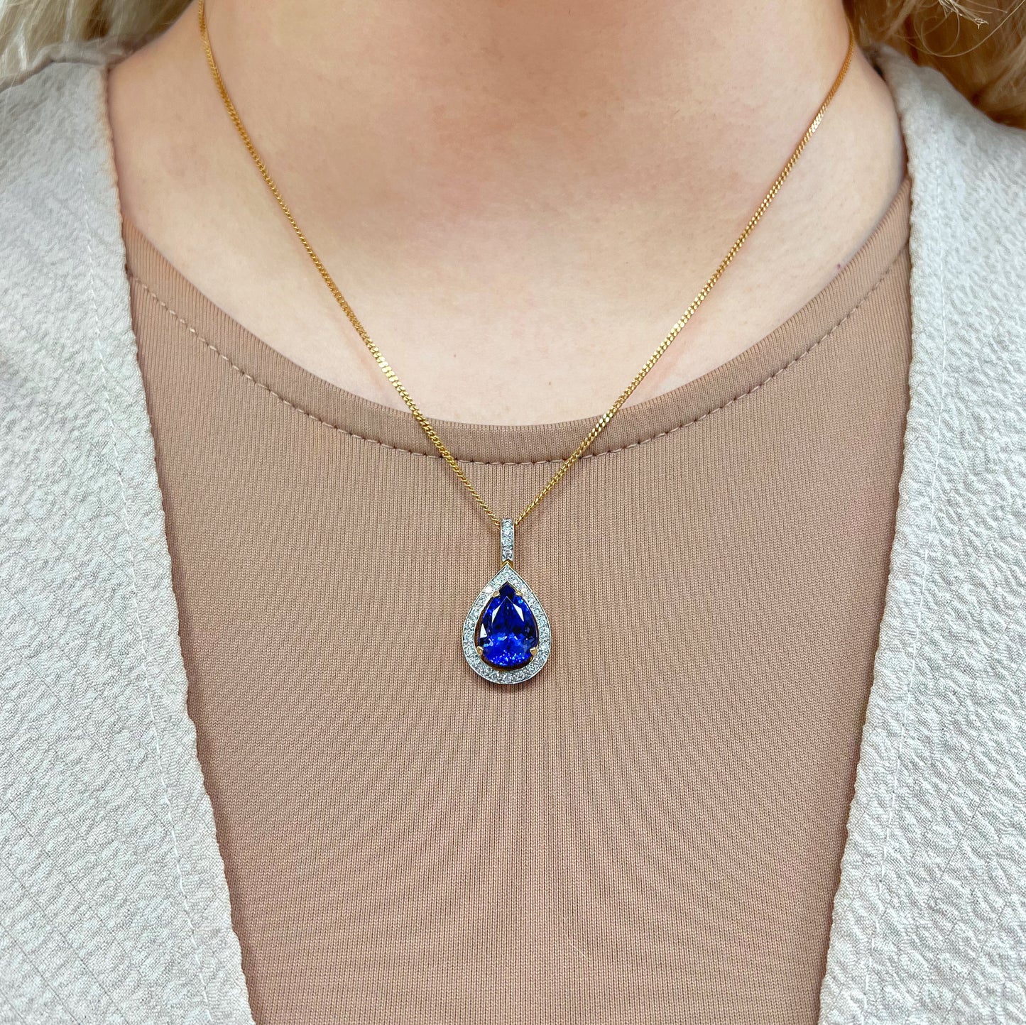 Spectacular Quality Vintage 18ct Yellow Gold Pear Shaped Blue Tanzanite and Diamond Necklace