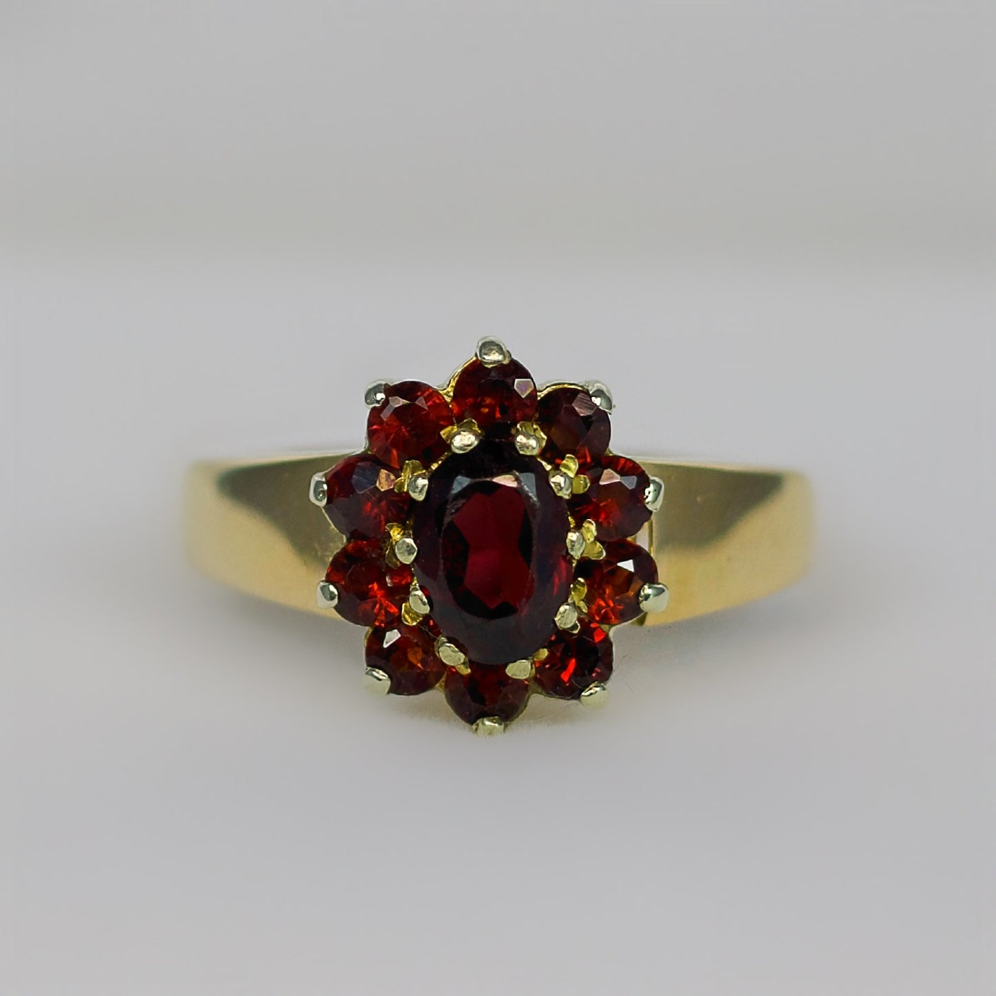 Vintage 9ct Yellow Gold Chunky Garnet Halo Cluster Ring - Size P