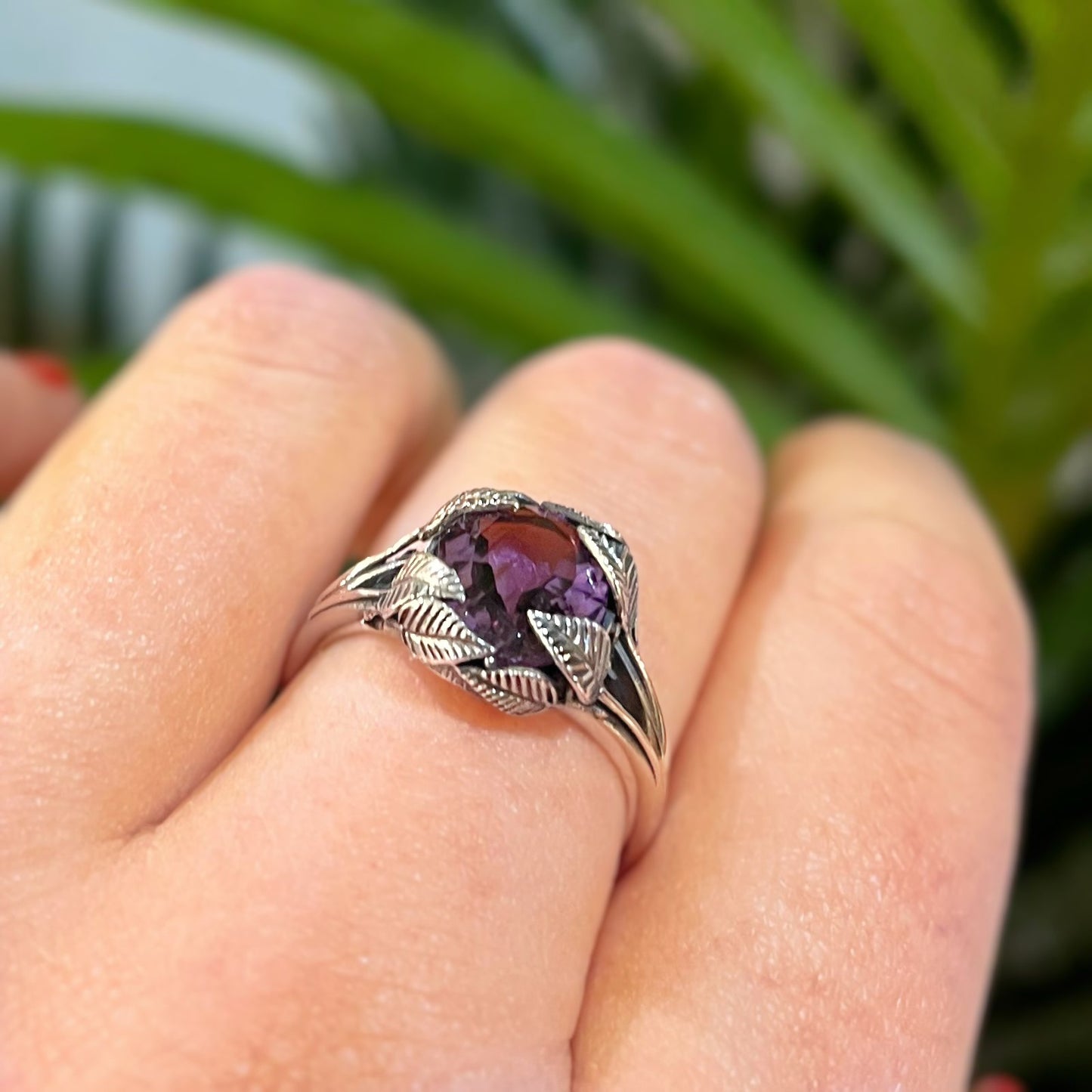 Nature-inspired Sterling Silver Oval Amethyst Leaf Ring - Size O