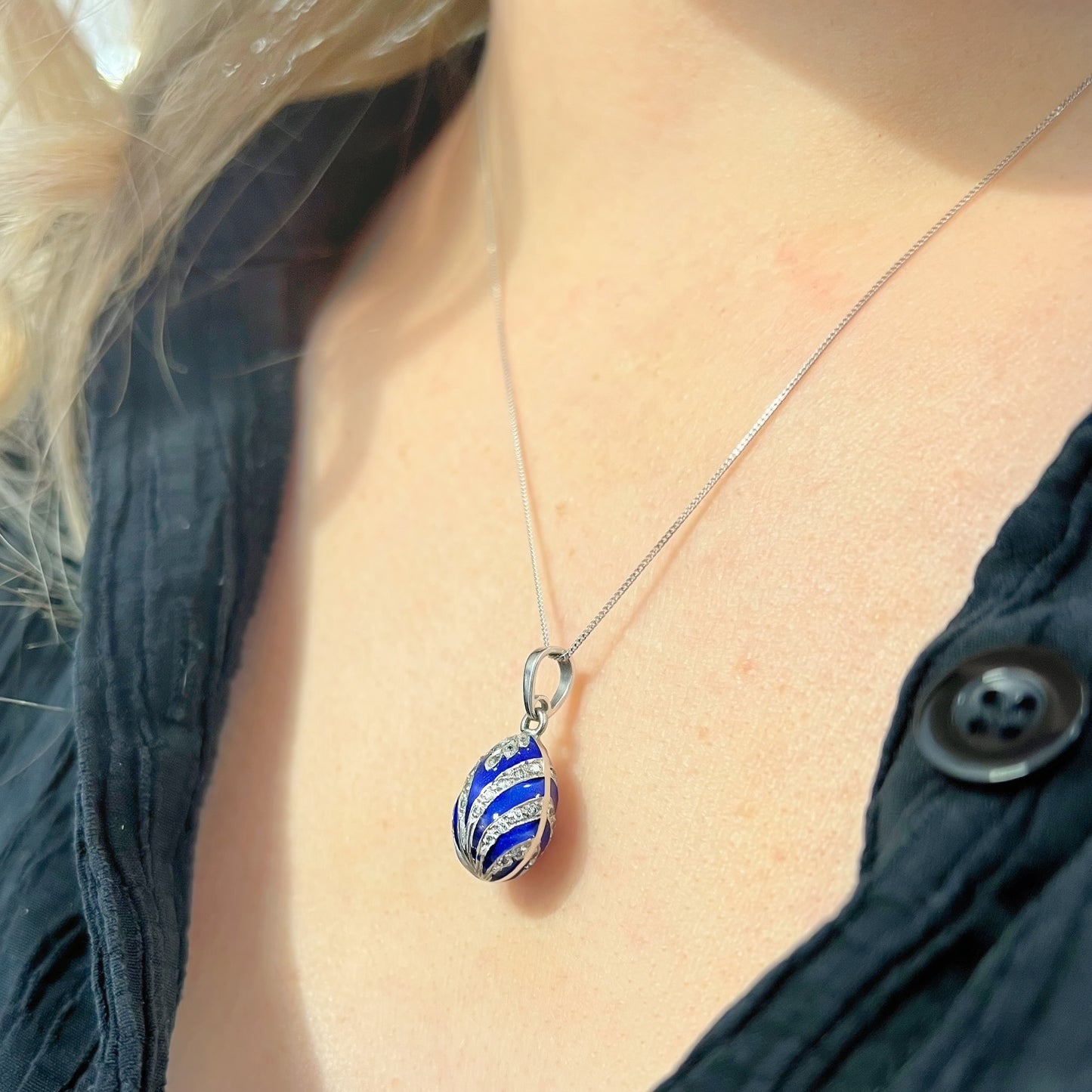 Vintage 14ct White Gold Blue Enamel Egg Necklace
