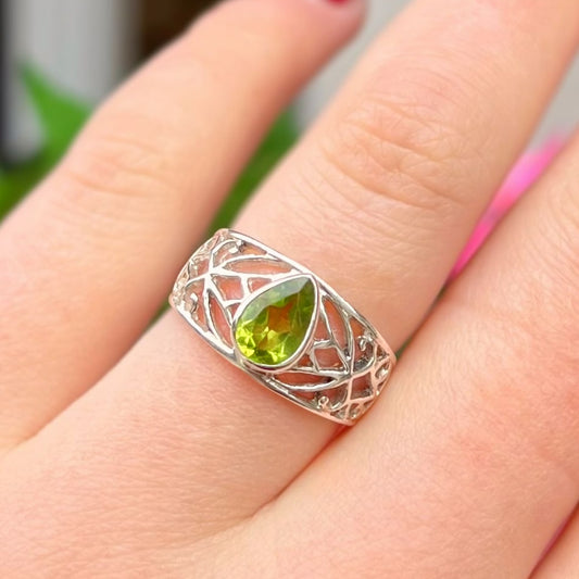 Chunky Sterling Silver Pear-shaped Peridot Dress Ring - Size L