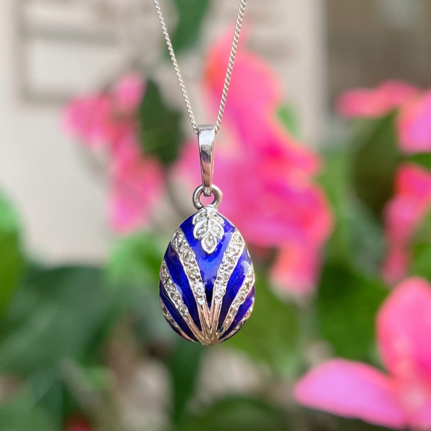 Vintage 14ct White Gold Blue Enamel Egg Necklace