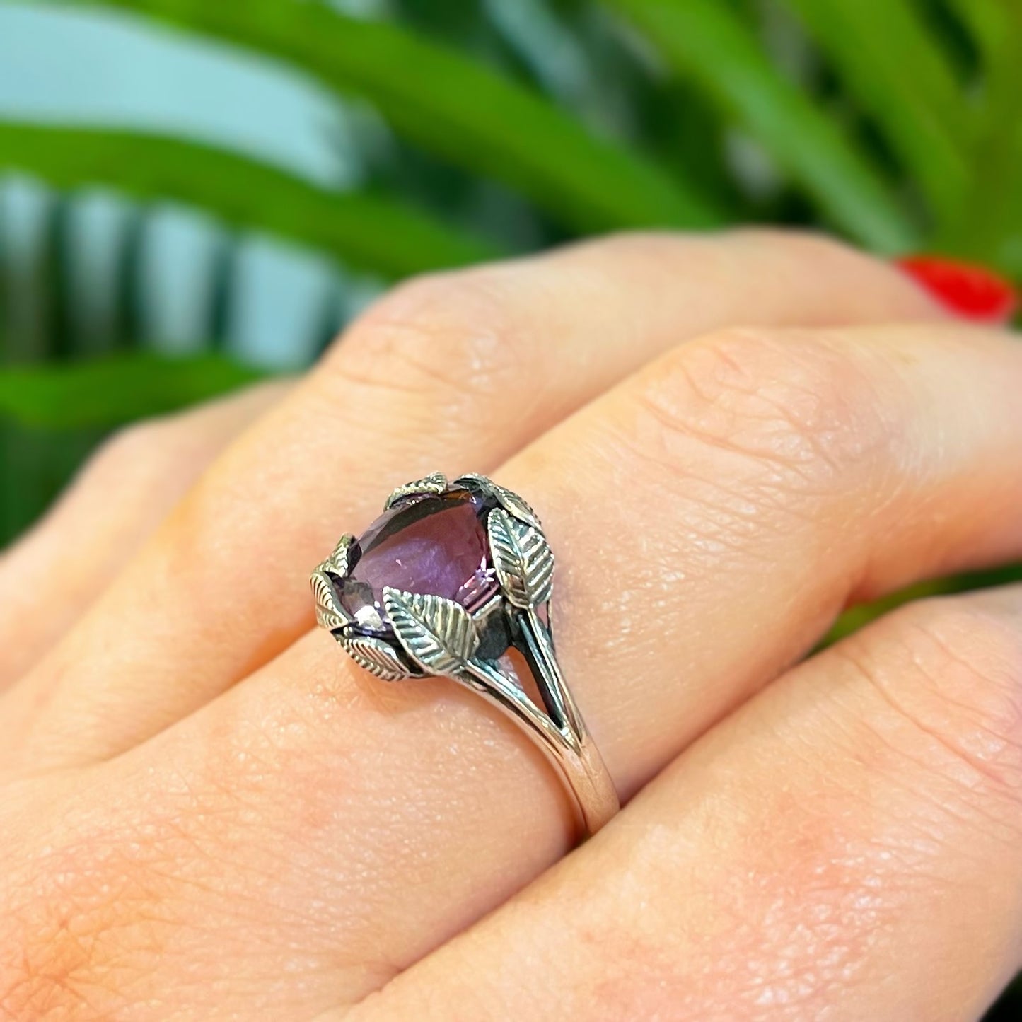 Nature-inspired Sterling Silver Oval Amethyst Leaf Ring - Size O