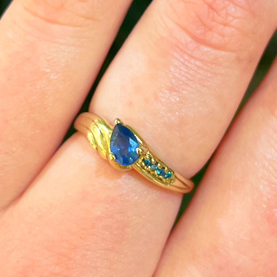 Rare Vintage Sapphire and Blue Diamond 9ct Yellow Gold Dress Ring | Size N