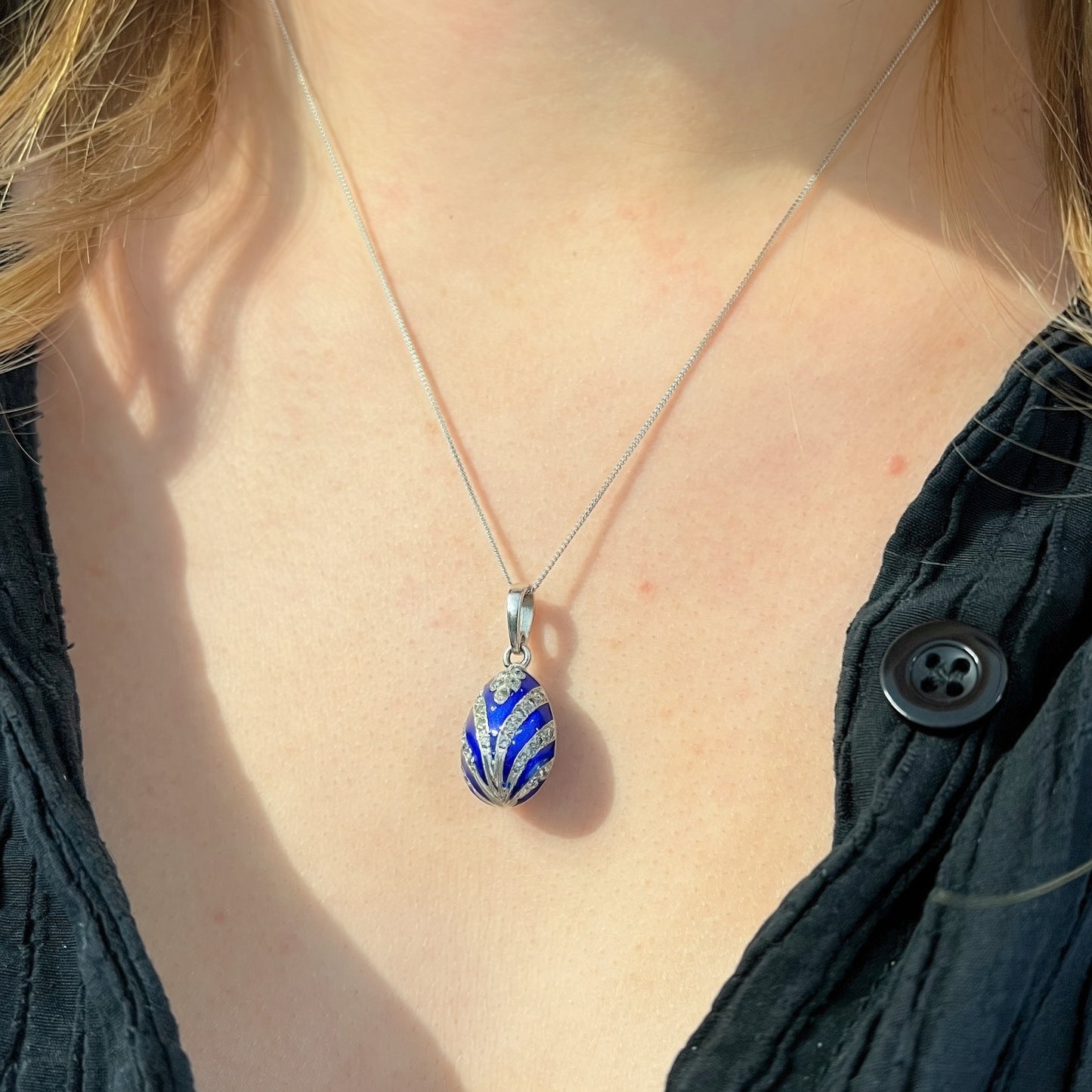 Vintage 14ct White Gold Blue Enamel Egg Necklace