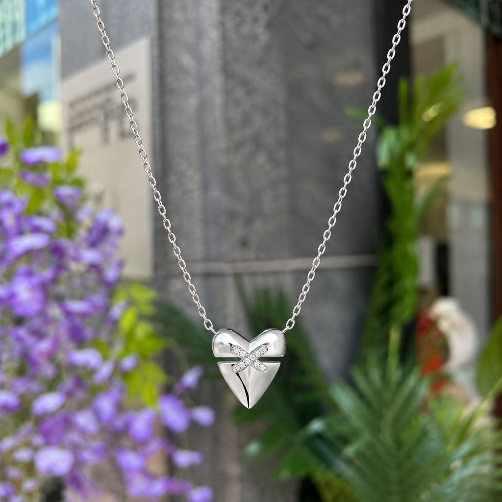 Heart Kiss Pave Sterling Silver Necklace | Ania Haie