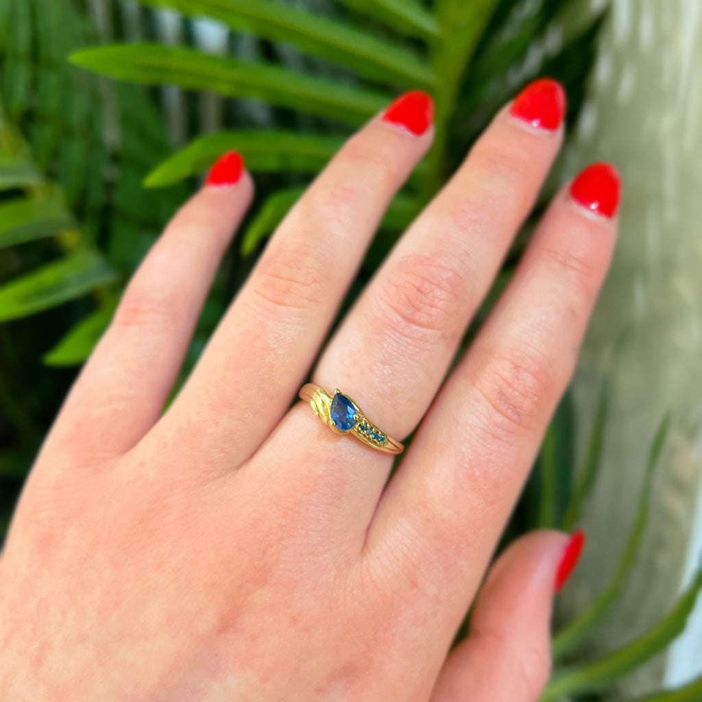 Rare Vintage Sapphire and Blue Diamond 9ct Yellow Gold Dress Ring | Size N