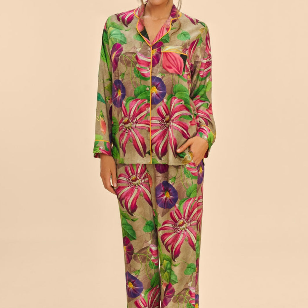 Powder Accessories Super Soft Oversized Green Floral Botanicals Long Pyjamas