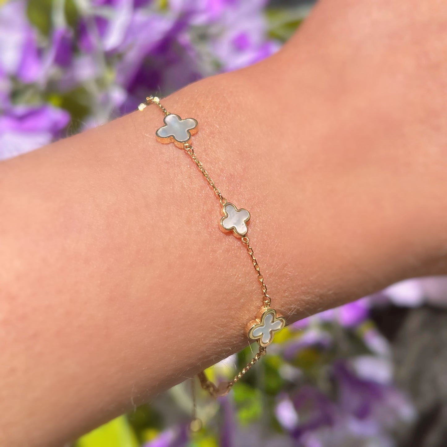 Dainty 9ct Yellow Gold Mother of Pearl Clover Bracelet